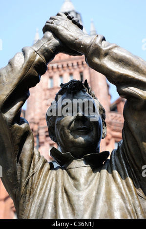 Stock photo de la statue commémorative de Brian Clough dans le centre-ville de Nottingham. Banque D'Images