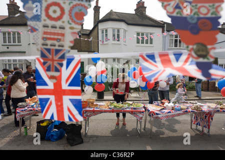 Une street party organisée par les voisins du sud de Londres pour célébrer le mariage du Prince William et Kate Middleton. Banque D'Images