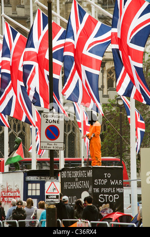 Protestation contre la guerre au Parlement à la veille du mariage royal Banque D'Images