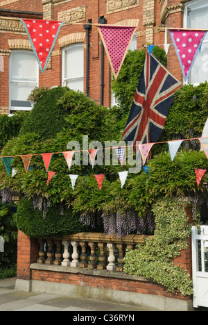 Bunting. Royal Wedding Street Party. London UK. 29 avril 2011 HOMER SYKES Banque D'Images