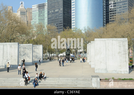 Un monument commémoratif de la Seconde Guerre mondiale dans la région de Battery Park à l'extrémité sud de Manhattan honore les militaires qui sont morts sur l'océan Atlantique. Banque D'Images