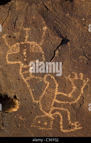 Alien à la figure, American Indian petroglyph Petroglyph National Monument, à Albuquerque, Nouveau Mexique, USA. Banque D'Images