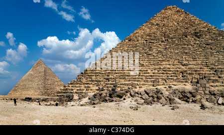 Pyramides de Gizeh. Deux des pyramides de Gizeh, Khéphren, Khafra , derrière la pyramide de Mykérinos (Menkaourê) Banque D'Images