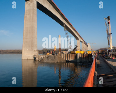 Site de construction d'un pont sur le Danube en Serbie Banque D'Images