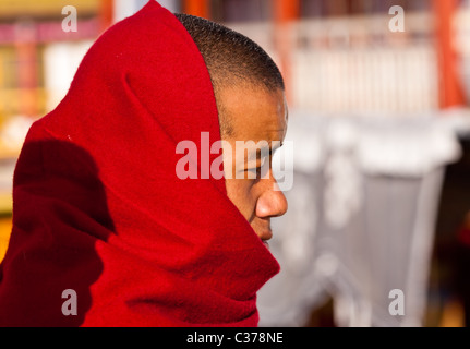 Portrait d'un jeune moine bouddhiste de l'Namgey Galden Lhatse (Monastère Monastère de Tawang), de l'Arunachal Pradesh, Inde Banque D'Images