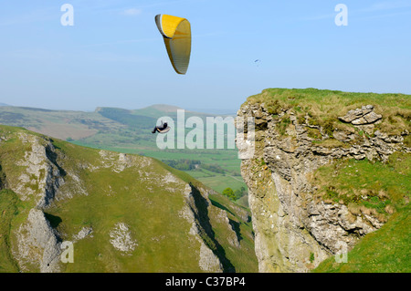 Plus de parapente Forcella Staulanza à Castleton dans la vallée Parc national de Peak District Derbyshire, Angleterre Banque D'Images