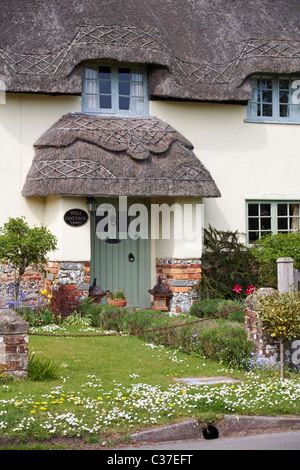 Bien Cottage - charmante chaumière à Tarrant Monkton, Dorset en Avril Banque D'Images