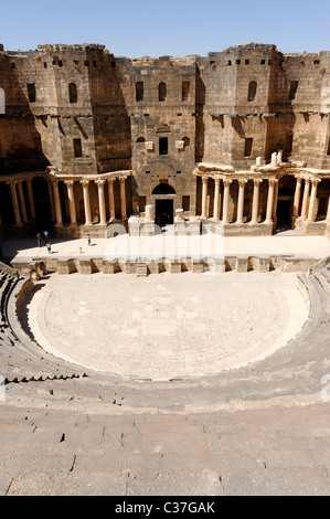 Le théâtre romain de Bosra en Syrie, qui est l'un des plus grands théâtres et les mieux préservés de la Méditerranée. Banque D'Images