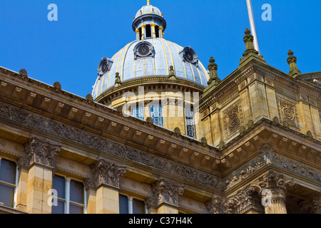 Avant et à coupole de la chambre du conseil de ville de Birmingham, Square Victoria. Construit entre 1874 et 1879, conçu par Yeoville Thomason Banque D'Images