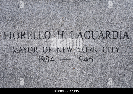 La statue de l'ancien maire de la ville de New York, Fiorello La Guardia sur Laguardia Place entre Bleecker Street et West 3rd Street. Banque D'Images