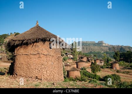 Maisons de village traditionnelles africaines à Lalibela Ethiopie Banque D'Images