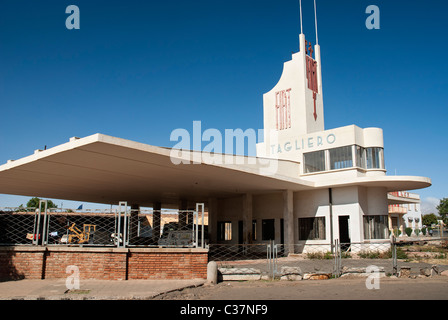 Fiat tagliero bâtiment moderniste futuriste par l'architecte italien Giuseppe Pettazzi à Asmara en Érythrée Banque D'Images