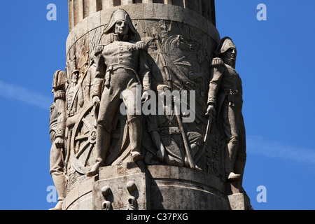 Détail de la colonne du Monument aux héros de la guerre d'Espagne à Porto, Portugal. Banque D'Images