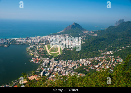 Rio de Janeiro, Brésil. Vues de Leblon, Jockey Club et hippodrome de la montagne du Corcovado. Banque D'Images