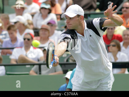 Andy Roddick Dmitry Tursunov joue contre pendant 7 jours après le Sony Ericsson Open, à le Crandon Park Tennis Center Key Banque D'Images