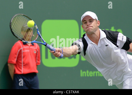 Andy Roddick Dmitry Tursunov joue contre pendant 7 jours après le Sony Ericsson Open, à le Crandon Park Tennis Center Key Banque D'Images