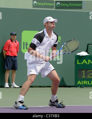 Andy Roddick Dmitry Tursunov joue contre pendant 7 jours après le Sony Ericsson Open, à le Crandon Park Tennis Center Key Banque D'Images