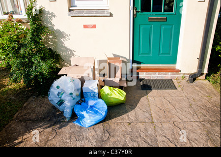Les déchets ménagers recyclables triés, soumis à la collecte Banque D'Images