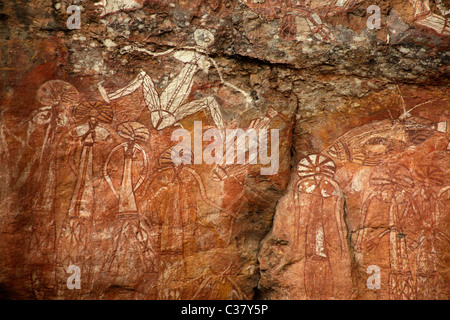 Art rupestre aborigène sur Nourlangie Rock - Parc National de Kakadu près de Darwin, Territoire du Nord, Australie Banque D'Images