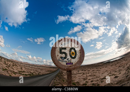 50 MPH road sign Fuerteventura Canaries Banque D'Images