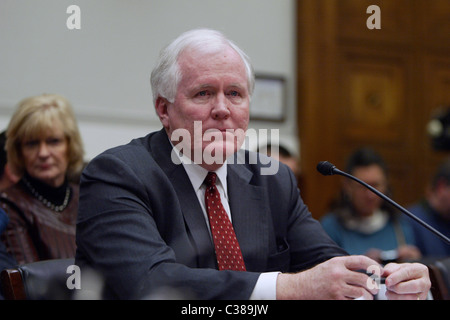 Edward Liddy, président-directeur général de l'American International Group témoigne lors d'un comité des services financiers de la chambre Banque D'Images