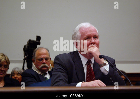 Edward Liddy, président-directeur général de l'American International Group témoigne lors d'un comité des services financiers de la chambre Banque D'Images