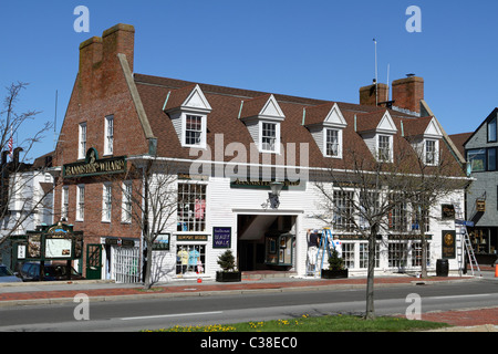 À l'entrée qui accueille restaurants et boutiques sur le front de mer à Newport, Rhode Island, USA Banque D'Images