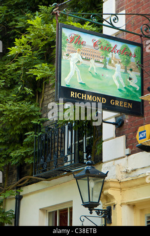 Signe d'un pub sur Richmond Green ; Schild une einem Pub à Richmond Banque D'Images