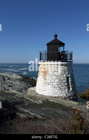 Castle Hill Phare sur une journée claire, Newport, Rhode Island, USA. Banque D'Images