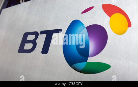 Le BT Logo affiché à l'extérieur de leurs bureaux à la BT Tower. Banque D'Images