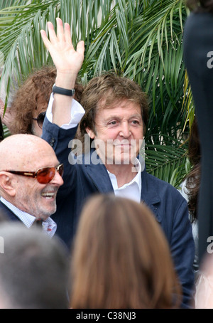 Beatle George Harrison Paul McCartney honoré à titre posthume avec étoile sur le Hollywood Walk of Fame Los Angeles, Californie - Banque D'Images