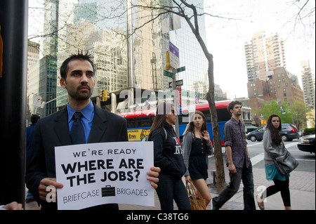 Les membres des Brigades du porte-documents et leurs partisans manifester devant la Sénatrice de New York, Kirsten Gillibrand, à NY Banque D'Images