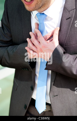 Homme avec douleur à la poitrine Banque D'Images