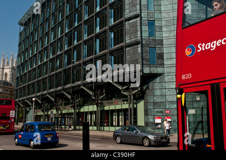 La Banque HSBC sur Queen Victoria Street, EC4, Ville de London, UK Banque D'Images