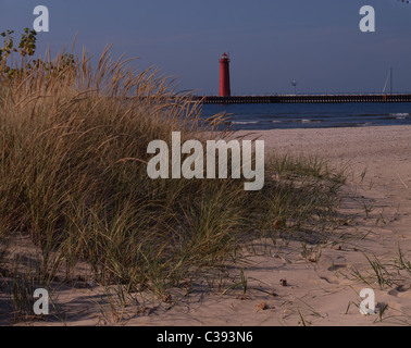 Le phare de la jetée sud de Muskegon, MI Banque D'Images