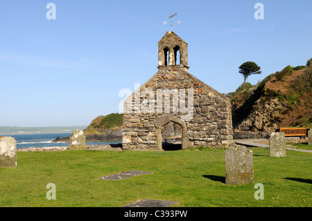 Le CWM yr Eglwys demeure de 6e siècle église détruite par une tempête en 1839 galles Pembrokeshire Coast National Park Cymru UK GO Banque D'Images