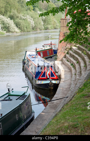 Bateaux sur la rivière Severn à Upton-upon-Severn dans le Worcestershire, Angleterre Banque D'Images