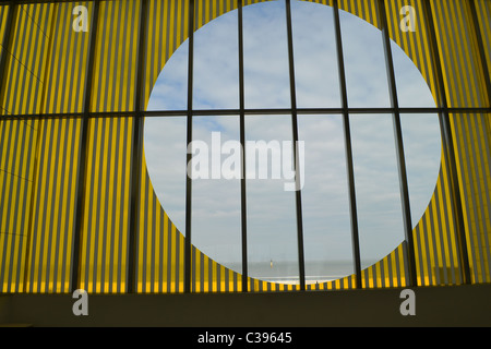 L'emprunt et en multipliant le paysage par Daniel Buren au turner contemporary gallery de seaside margate, kent angleterre Banque D'Images