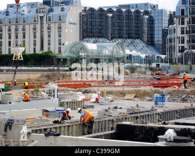 Paris, France, chantier de construction, 'les Halles Shop-ping Centre', hommes installation de structures en béton, construction moderne de bâtiments Banque D'Images