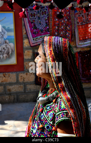 Le portrait d'une femmes Kutchi de district de Kutch au Gujarat, Inde Banque D'Images