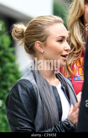 Hayden Panettiere vu sortir shopping avec des amis à Soho Londres, Angleterre - 13.05.09 Banque D'Images