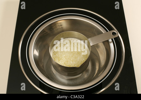 Tortelli dolci ripieni, carnaval traditionnel doux, l'étape 02, l'Italie, l'Europe Banque D'Images