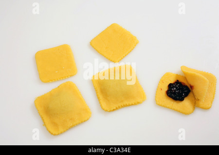 Tortelli dolci ripieni, carnaval traditionnel doux, l'étape 11, l'Italie, l'Europe Banque D'Images