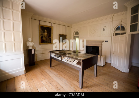 L'intérieur de la King's (3e King George III) bibliothèque au rez-de-chaussée à Kew Palace dans les jardins botaniques royaux de Kew. Banque D'Images