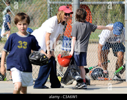 Calista Flockhart et son fils, Liam, laissant un Brentwood park après une partie de Los Angeles, Californie - 15.05.09 Banque D'Images