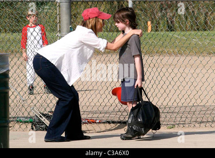 Calista Flockhart et son fils, Liam, laissant un Brentwood park après une partie de Los Angeles, Californie - 15.05.09 Banque D'Images