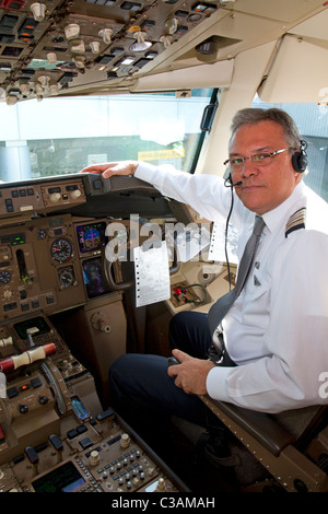 Copilote dans le cockpit d'un Boeing 767. Banque D'Images