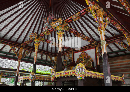 PURA GUNUNG KAWI est une eau Hindu temple dédié au dieu de la sagesse VISHNU - SEBATU, BALI, INDONÉSIE Banque D'Images