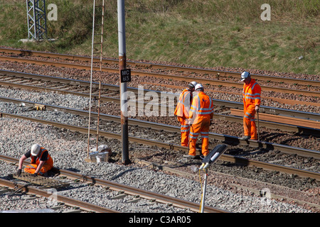 Babcock Rail Engineers répare les lignes de chemin de fer à Beattock Summit ; Safety & Construction, High Visibility Network Contractors en Écosse, Royaume-Uni Banque D'Images