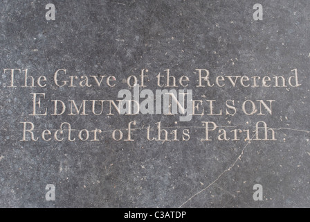 Horatio Nelson's pères tombstone. Banque D'Images